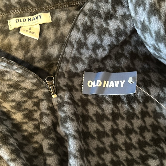 Old Navy fleece quarter zip sweater. - Picture 5 of 6